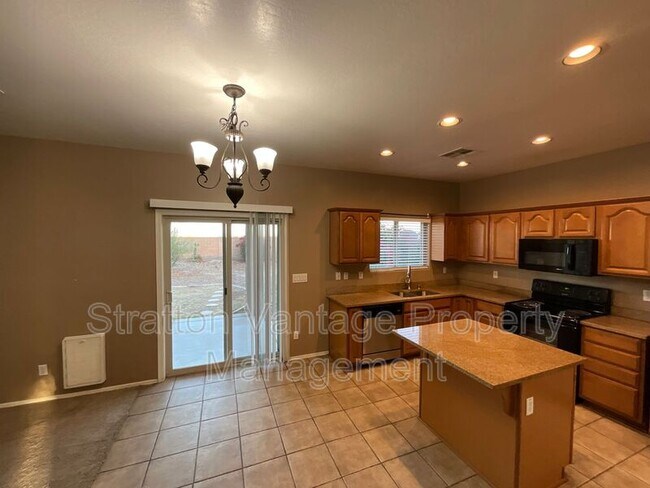 Building Photo - 28693 N Spur Dr