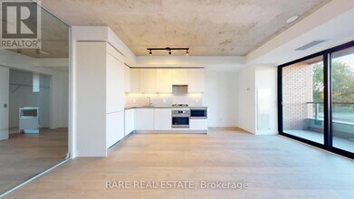 Building Photo - 2720 Dundas St W