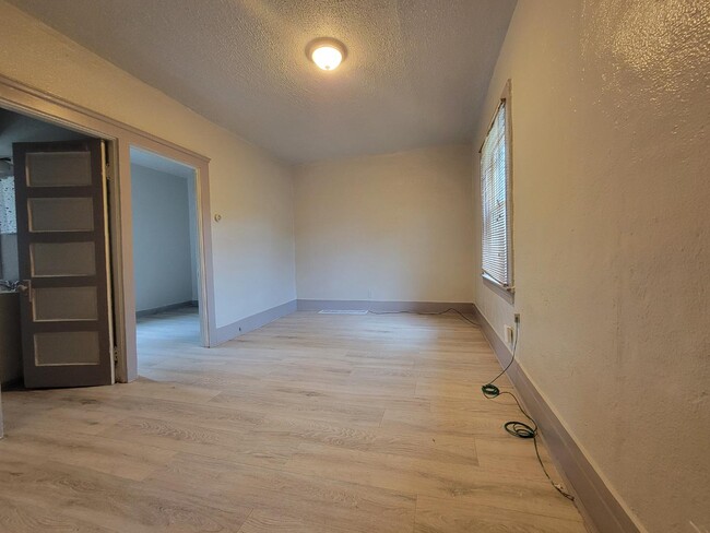 Foto del edificio - 6215 Carpenter Ave