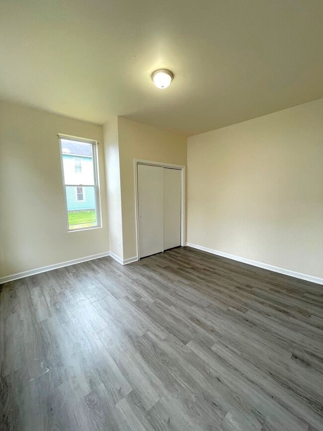 Building Photo - 334 Ann St