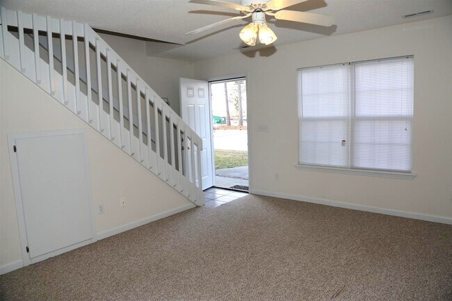 Building Photo - 103 W Ivybridge Dr