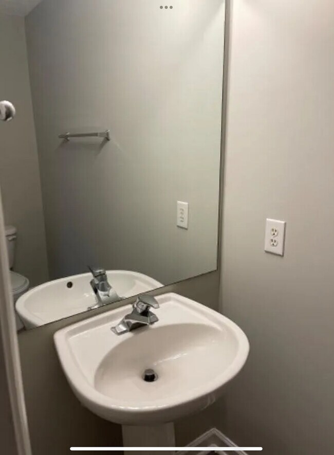 Building Photo - 27 Sidney Marie Ct