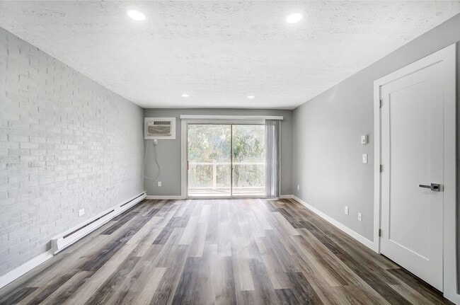 Interior Photo - Cascade Ridge