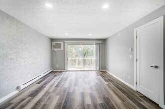 Interior Photo - Cascade Ridge