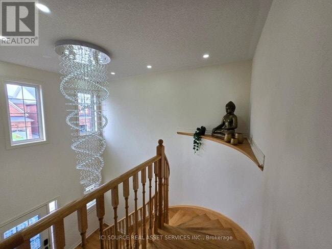 Building Photo - 376 Bessborough Dr