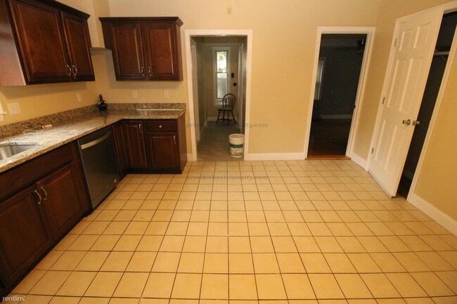 Foto del edificio - 2 br, 1 bath  - 7 Henshaw St #GNC