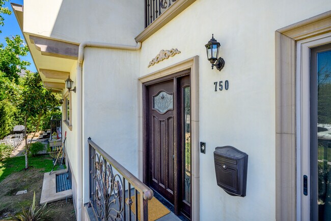 Foto del edificio - 750 E Orange Grove Ave
