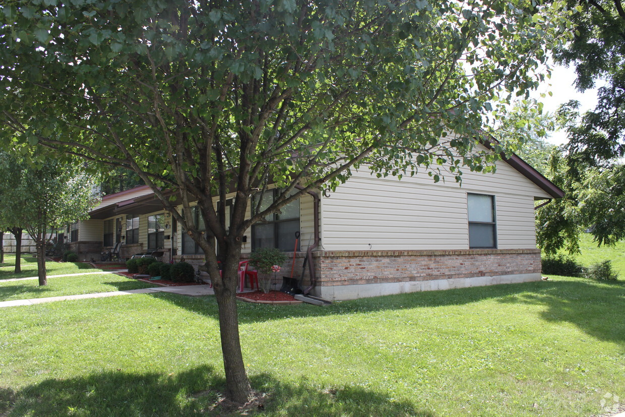 Building Photo - Warrenton Apartments I & II