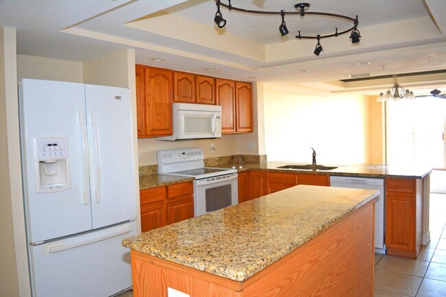Building Photo - 8470 Ridgewood Ave