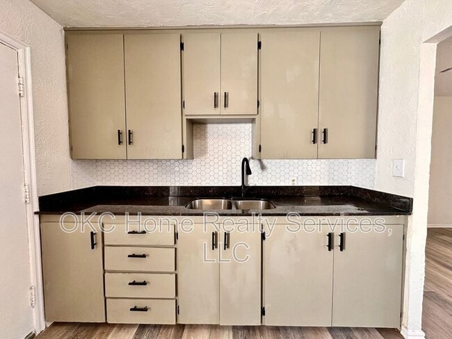 Foto del edificio - 3516 S St Clair Ave