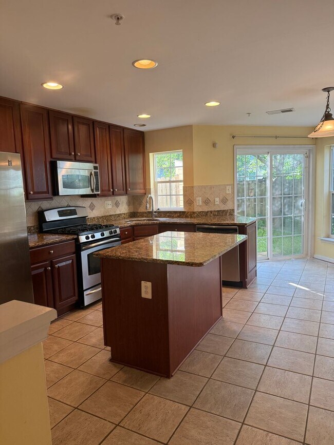 Building Photo - Updated Townhouse in Ballenger Creek