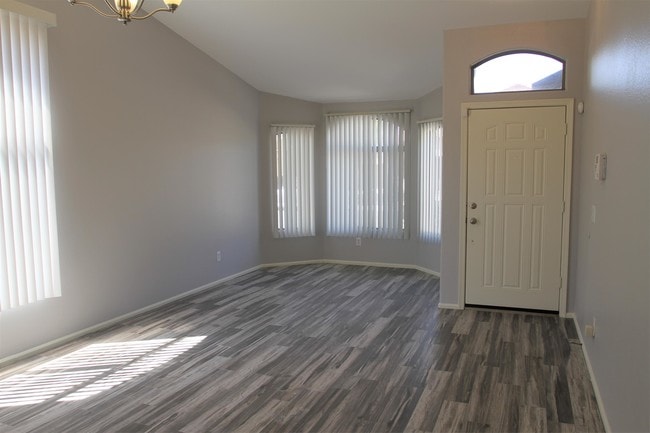 Foto del edificio - 12409 W San Juan Ave