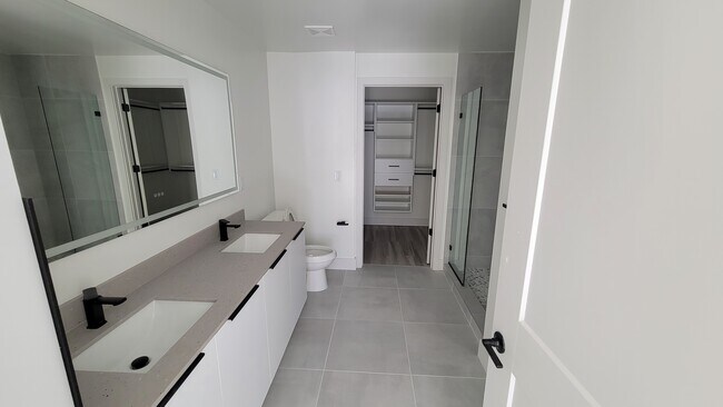 Foto del edificio - 2431 NE 187th St