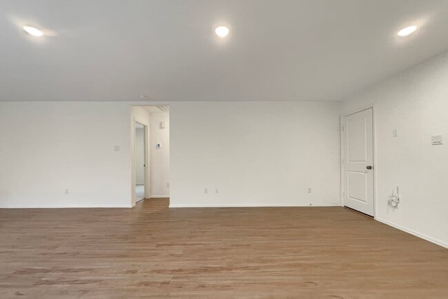Building Photo - 16418 Monte Sinai Dr