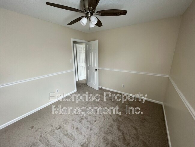 Building Photo - 6869 Century Oaks Dr