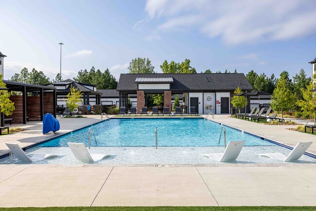 Building Photo - Evolve Huntersville