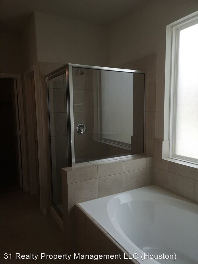 Building Photo - 4 br, 3.5 bath House - 24938 Pavarotti Place