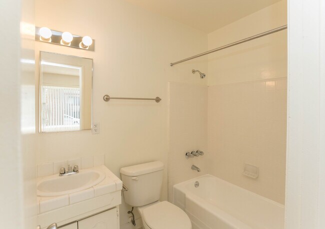 Foto del edificio - 2344 Walnut Ave