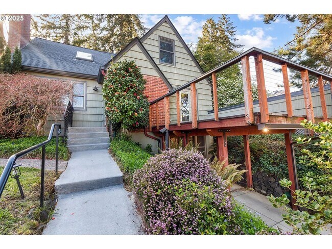 Foto del edificio - Gorgeous College Hill 4 BD, 3BA in desirab...