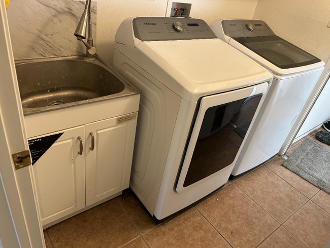 Building Photo - 9110 Sonoma Way