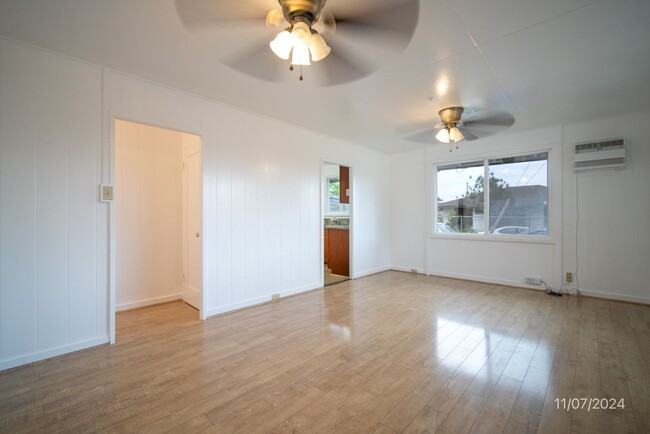 Building Photo - Charming Remodeled Duplex in Kaneohe - 2 B...