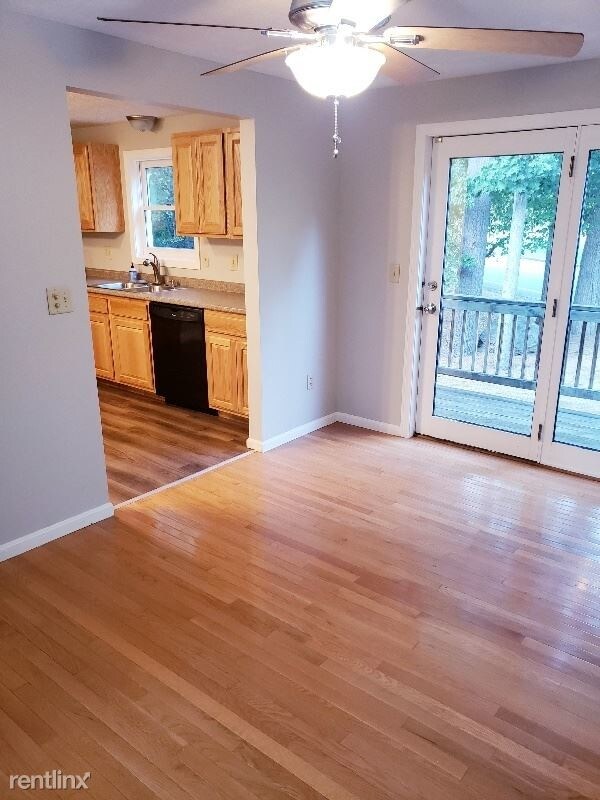 Building Photo - 3 br, 1.5 bath Townhome - 630 Hackett Hill Rd