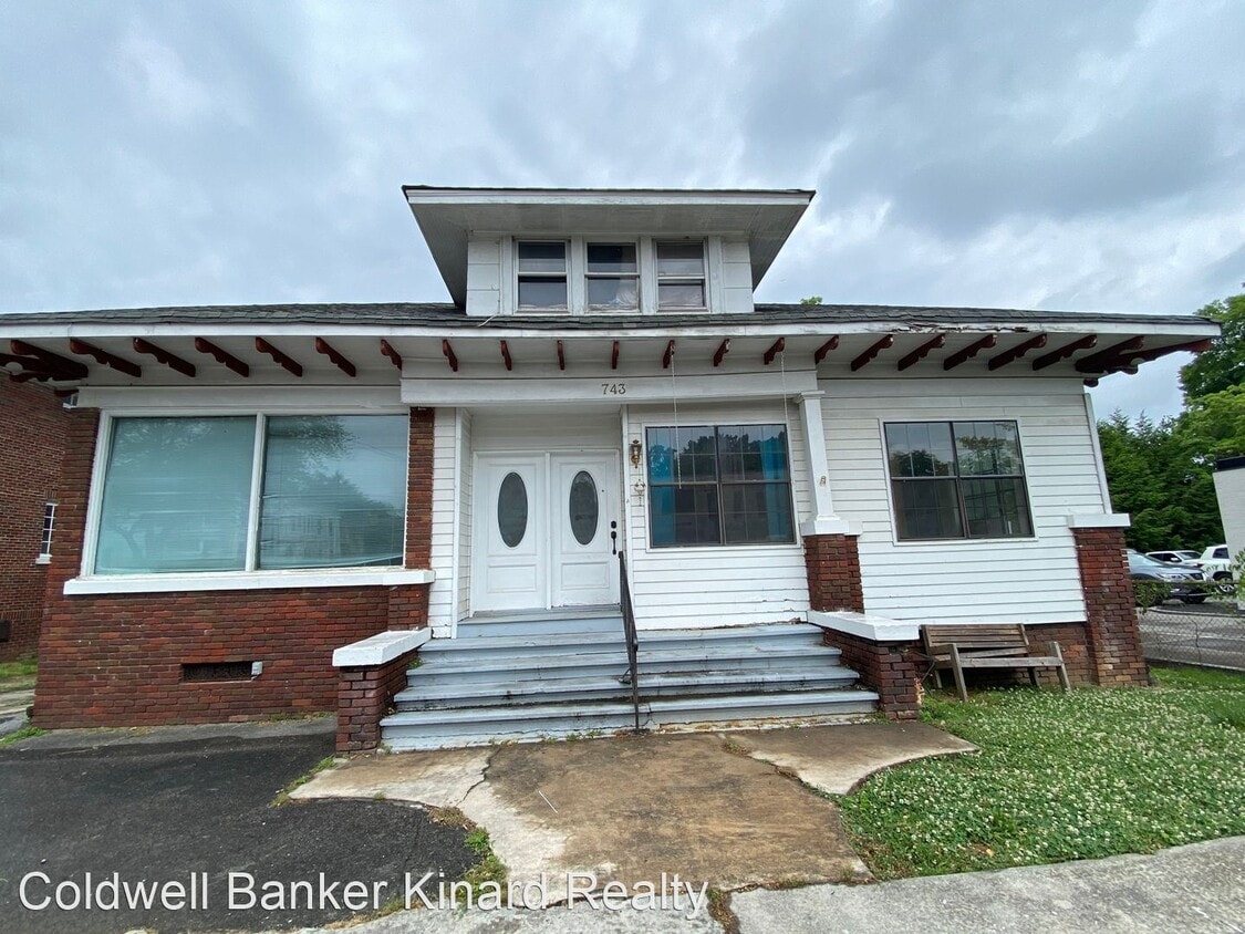 Primary Photo - 3 br, 2.5 bath House - 743 Broad St NW uni...