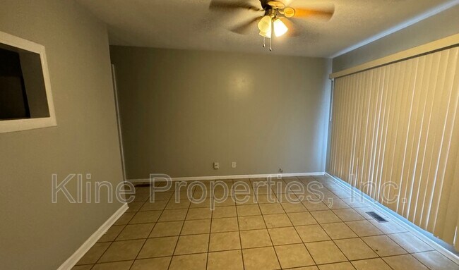 Foto del edificio - 3226 Wellington Ave