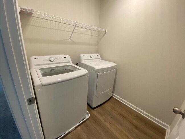 Foto del edificio - 2568 Congaree Pk