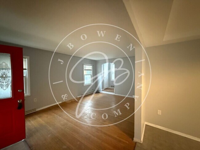 Foto del edificio - 3-Bedroom 1 1/2 Bathroom home in West Toledo with Hardwood Floors!