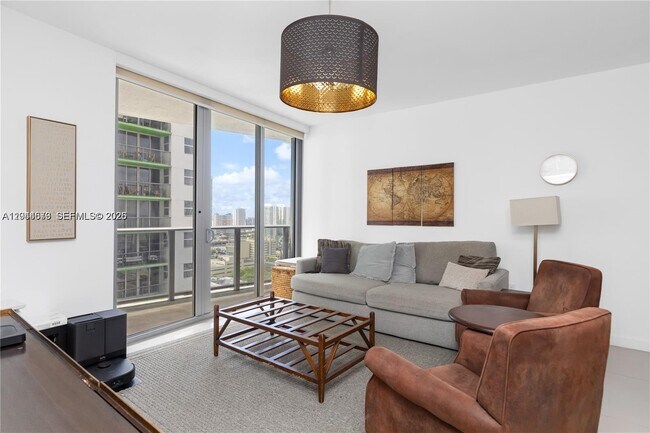 Foto del edificio - 488 NE 18th St