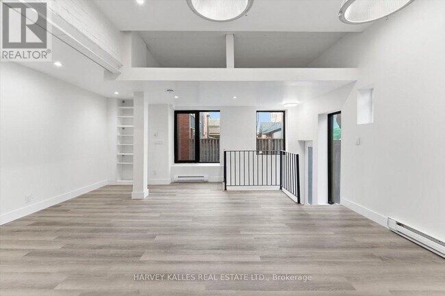 Photo du bâtiment - 692 Richmond St W