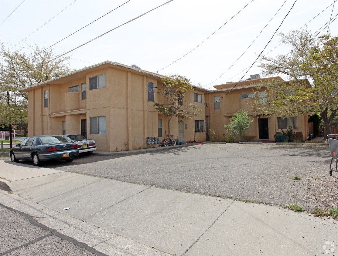 Building Photo - 301-305 Valencia Dr SE