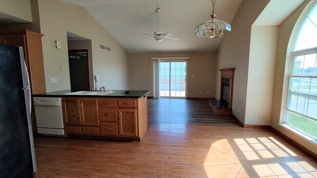 Building Photo - 4102 Treviso Dr