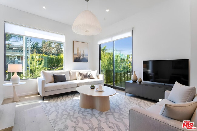 Building Photo - 906 Benton Wy