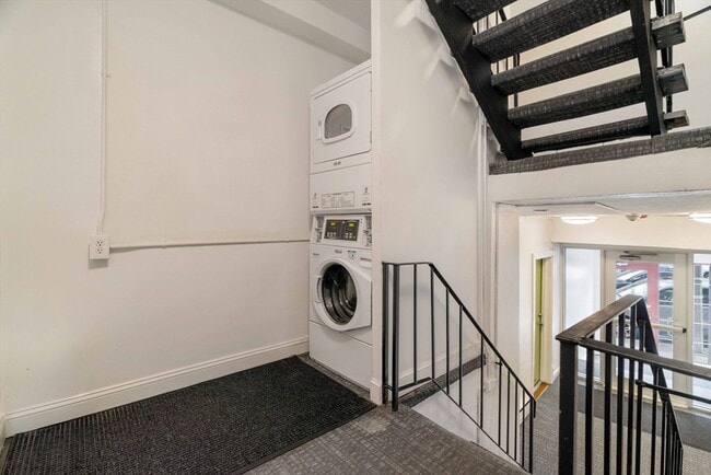 Building Photo - 5 N Margin St