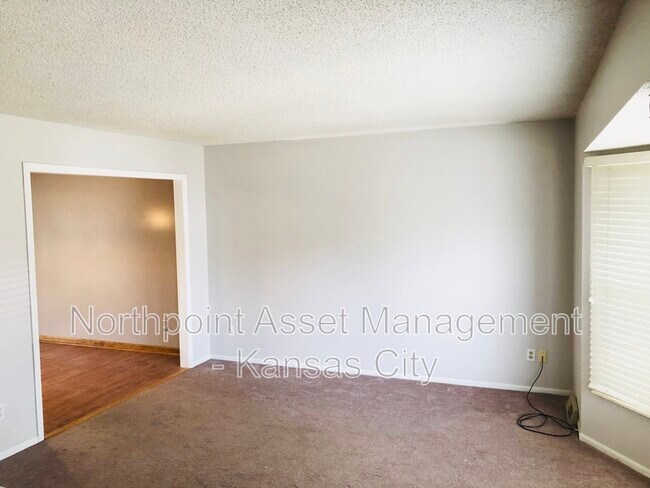 Building Photo - 508 NE Johnston Dr