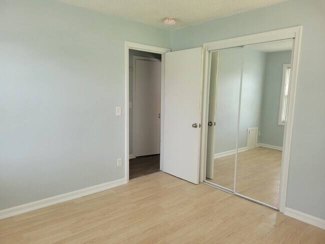 Foto del edificio - 2084 Monroe Blvd