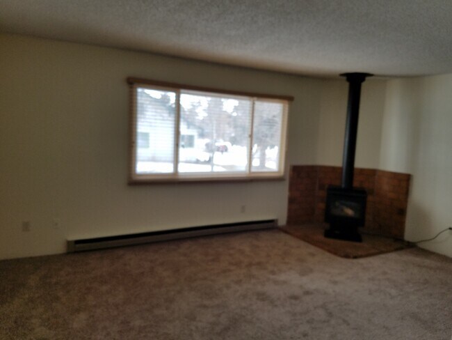 Building Photo - Charming 2-Bedroom, 1-Bathroom 4-Plex in D...