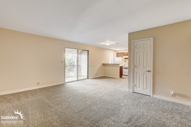 Building Photo - Amazing 2Bdm 2Ba Condo Located in the Guard-Gated Bella Vita Community!