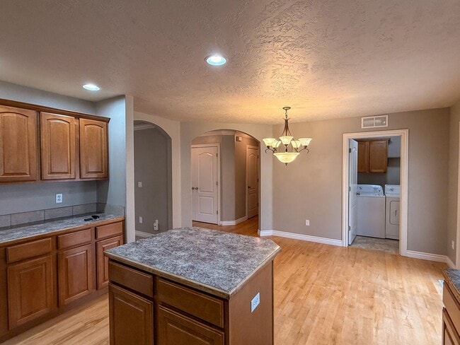 Foto del edificio - Beautiful Home in the Desirable Dallan Woods Subdivision