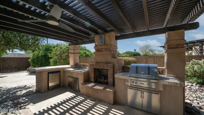 Building Photo - 3835 E Talowa St