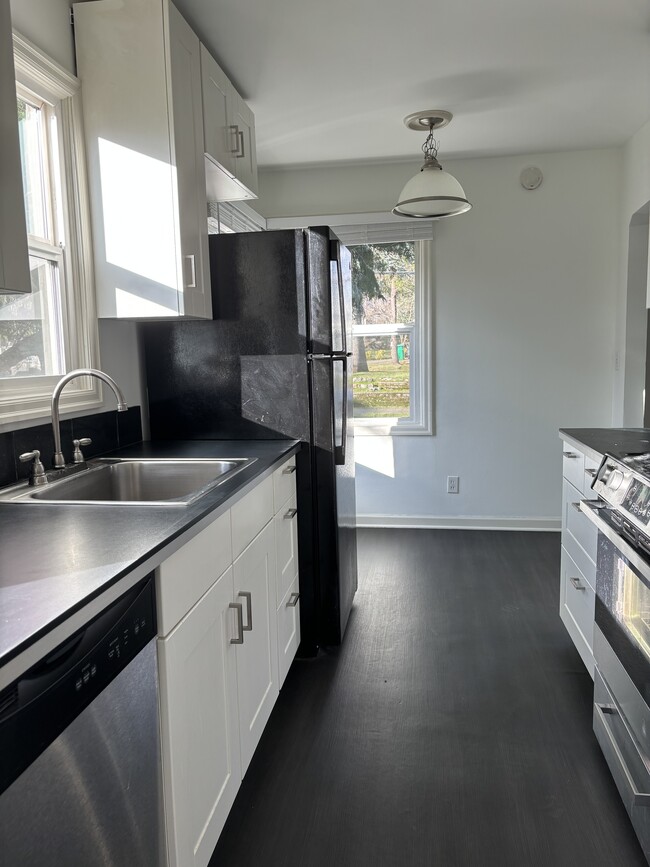 Kitchen facing North - 5510 NE Everett St