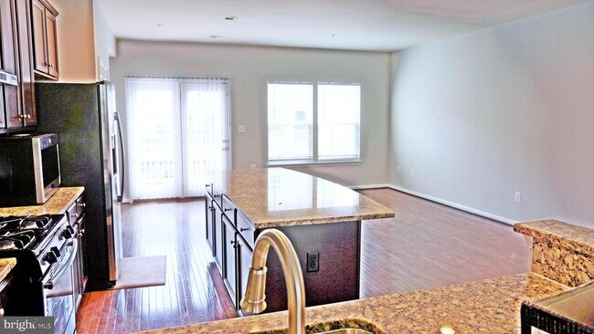 Foto del edificio - 7316 Summit Rock Rd