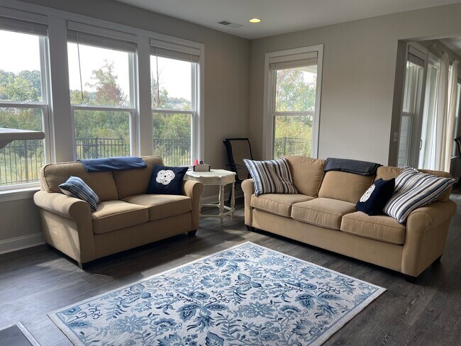 Foto del edificio - 111 Holsworthy Dr