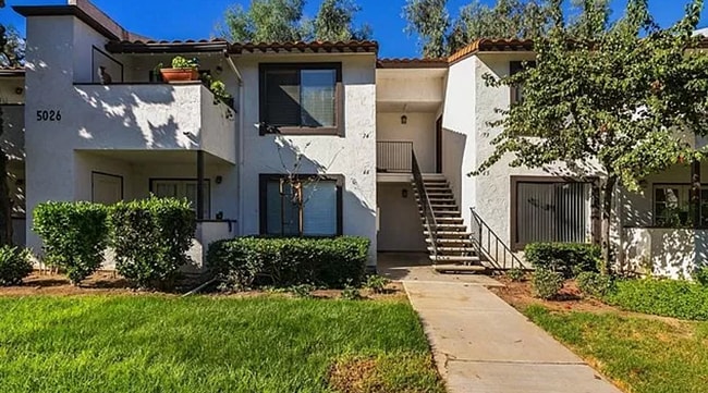 Building Photo - LOCATION, LOCATION 2 Bedroom 2 Bathroom Condo