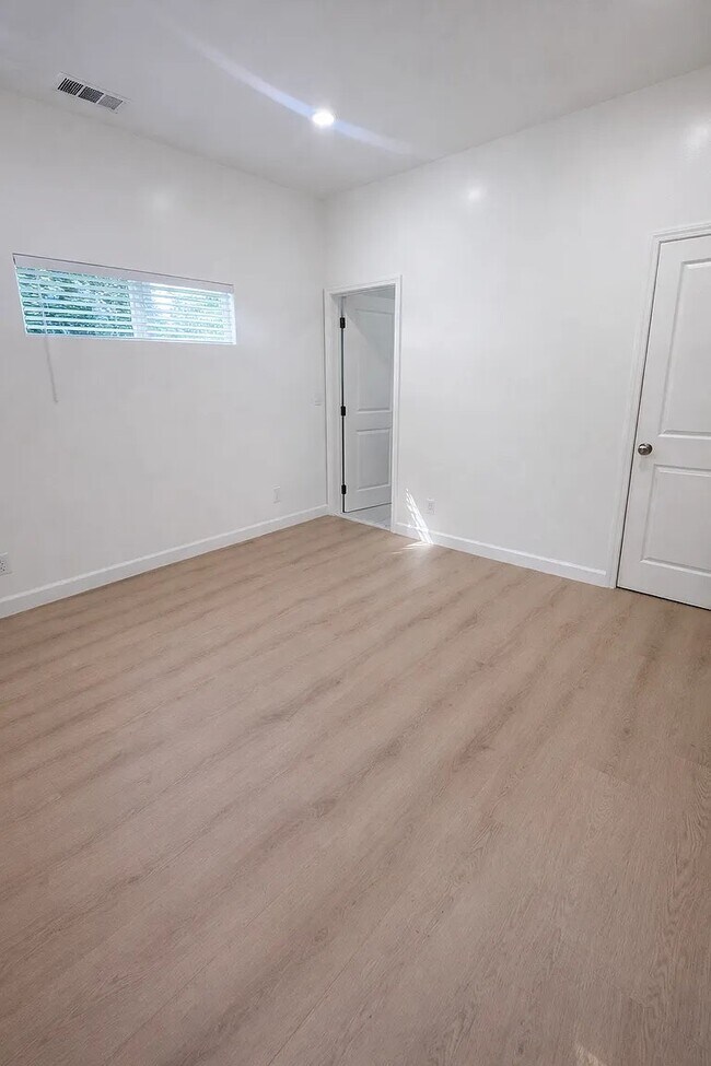 Foto del edificio - 9150 N Columbus Ave