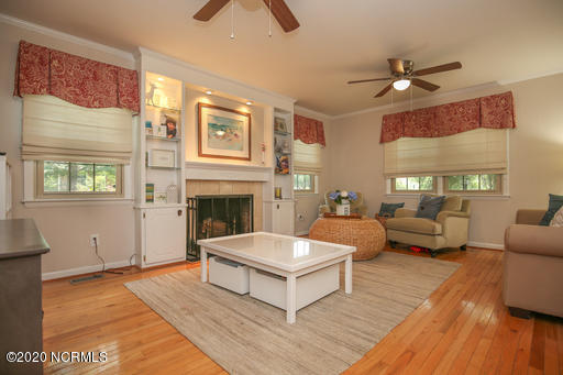 Foto del edificio - 901 Daniel Dr