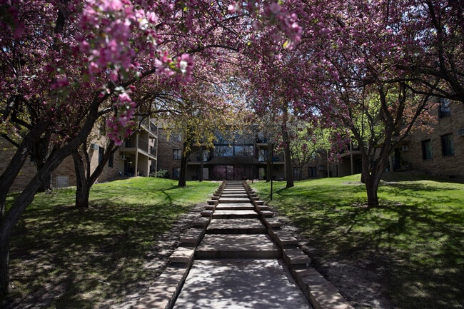 Building Courtyard in Spring - Eagle Ridge