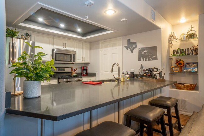 Building Photo - 23680 Pondview Pl
